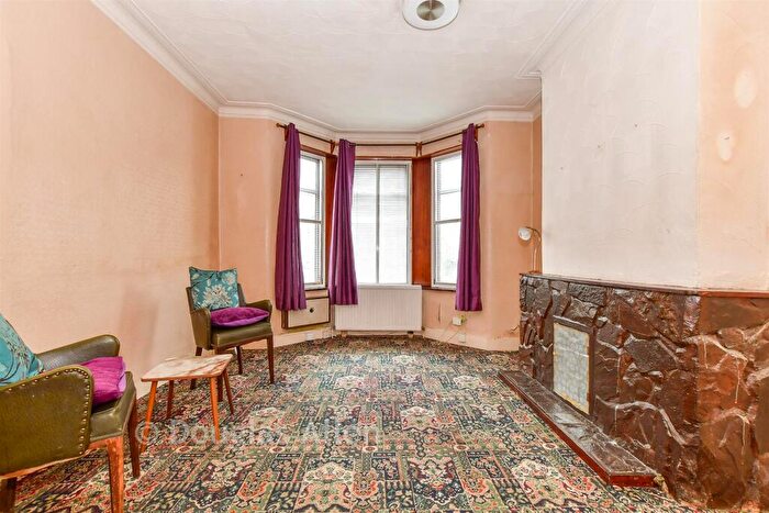 3 Bedroom End Of Terrace House For Sale In Ruckholt Road, Leyton, E10