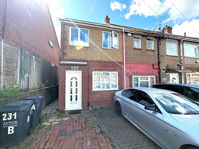 1 Bedroom Maisonette For Sale In Marsh Road, Leagrave, Luton, Bedfordshire, LU3