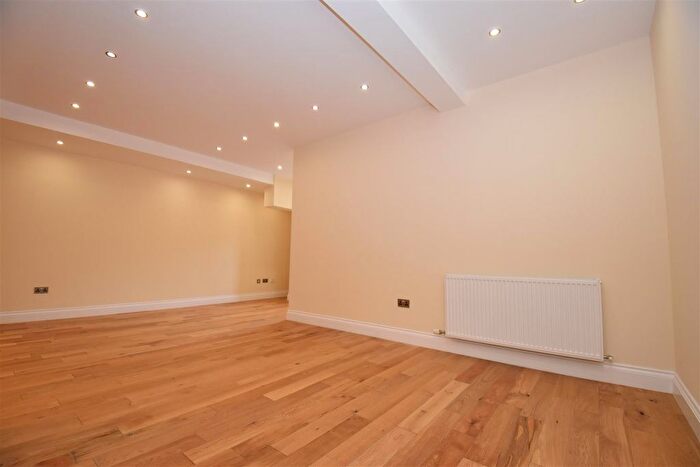 Studio To Rent In Victoria Road, Horley, RH6