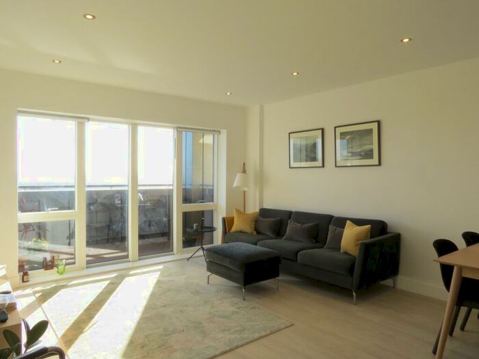 2 Bedroom Apartment To Rent In Sylvan Hill, Upper Norwood, London, SE19