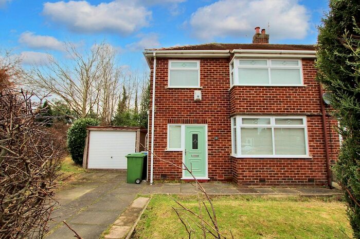 3 Bedroom Semi-Detached House To Rent In Baron Close, Woolston, WA1