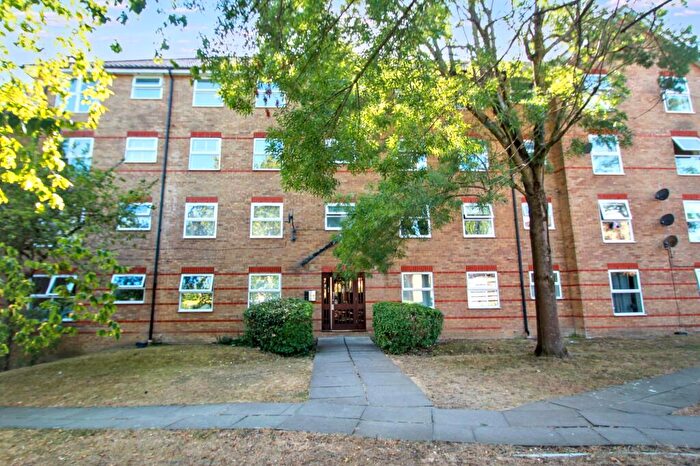 2 Bedroom Flat For Sale In Chigwell Lane, Cassis Court Chigwell Lane, IG10
