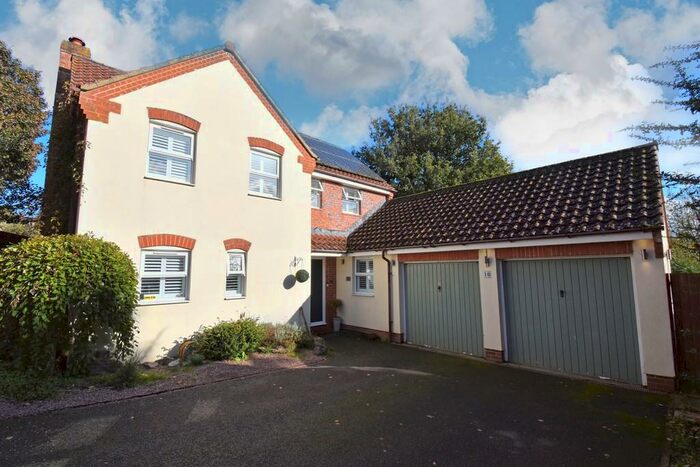 4 Bedroom Detached House For Sale In Barns Close, Bradninch, Exeter, EX5