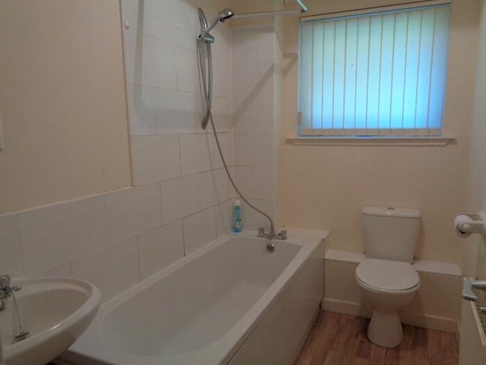 2 Bedroom Flat To Rent In Lyoncross Road, Pollok, Glasgow, G53