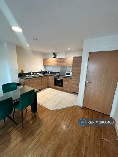 2 Bedroom Flat To Rent In Commercial Road, London, E14