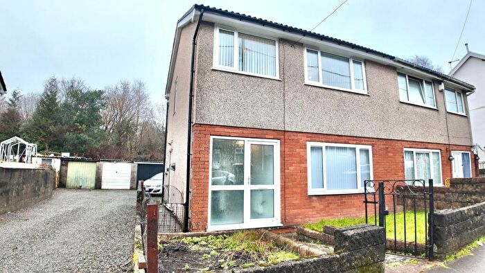 3 Bedroom Semi Detached House For Sale In Ffaldcaiach, Trelewis, CF46