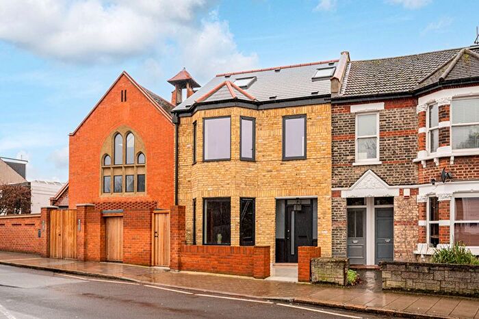 5 Bedroom Property For Sale In St Johns Hall, Streatham Common, London, SW16