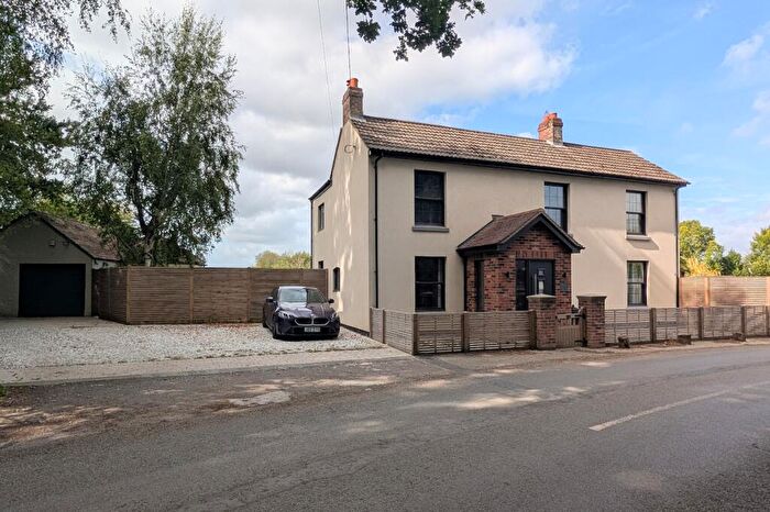 4 Bedroom Detached House For Sale In Funtley Road, Funtley, PO15