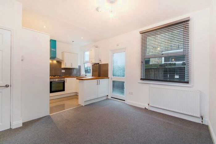 2 Bedroom Flat To Rent In Durban Road, West Norwood, SE27