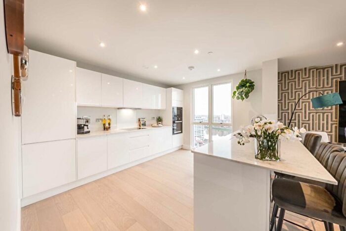 1 Bedroom Flat For Sale In Yelverton Road, Battersea, SW11