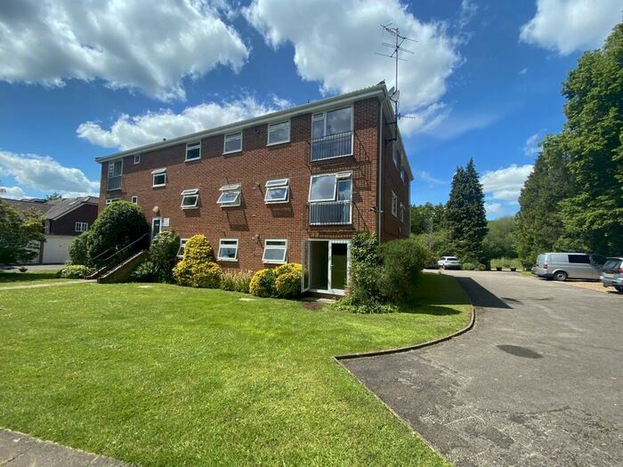 2 Bedroom Apartment To Rent In Horsham Road, Guildford, GU4
