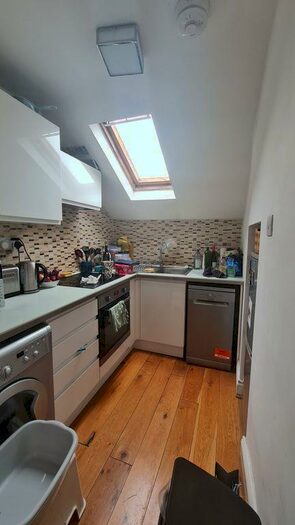 Flat To Rent In Rathcoole Gardens, Crouch End, N8