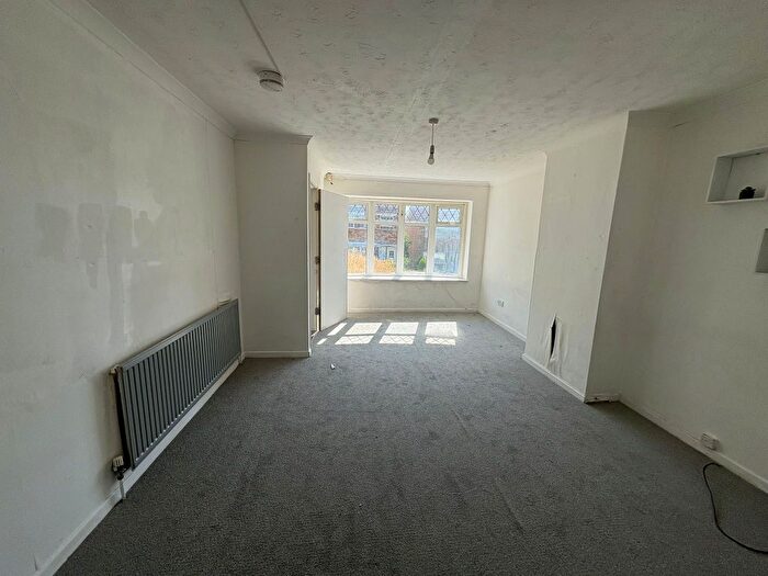3 Bedroom Terraced House For Sale In Vista Green, Birmingham, B38