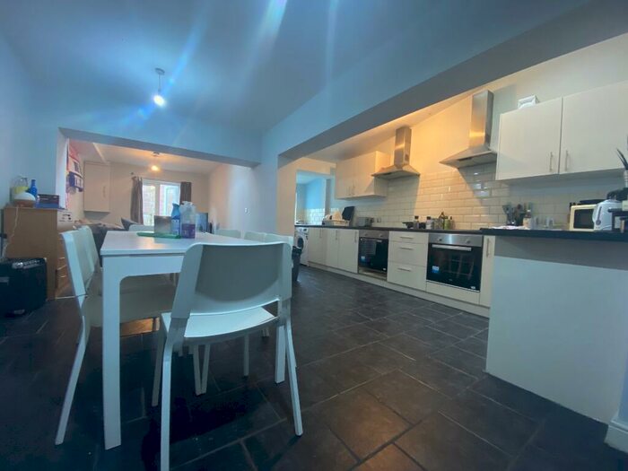 8 Bedroom Terraced House To Rent In Harriet Street, Cardiff(City), CF24