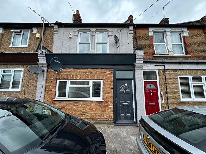 2 Bedroom Property To Rent In Lincoln Road, Enfield, EN3