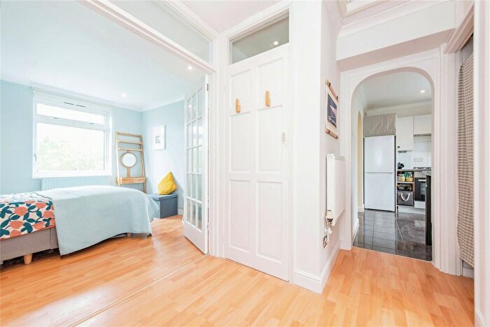 1 Bedroom Flat For Sale In Down Road, Teddington, TW11