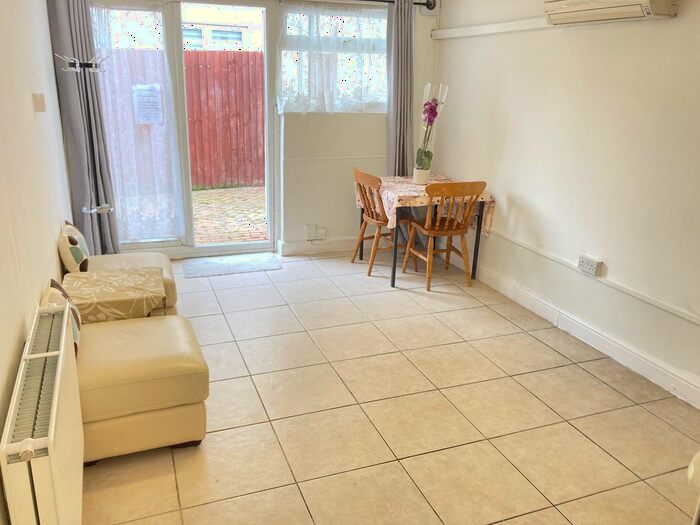 1 Bedroom Flat To Rent In Very Near Maple Grove Area, South Ealing, W5