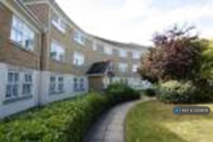 2 Bedroom Flat To Rent In Hurworth Avenue, Slough, SL3