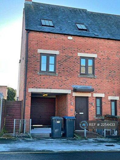 3 Bedroom Semi-Detached House To Rent In The Quarters, Hinckley, LE10
