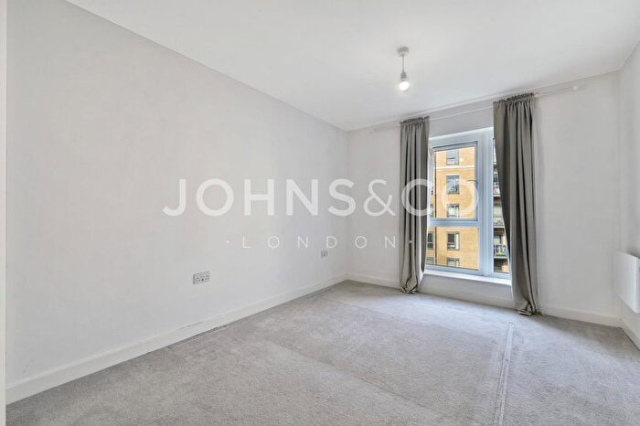 1 Bedroom Flat To Rent In Castleton House, Beaufort Square, London, NW9