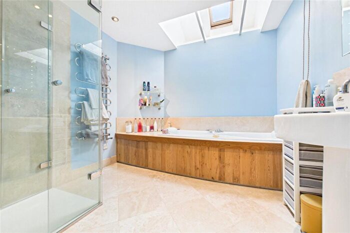 4 Bedroom Bungalow For Sale In The Strouds, Beenham, Reading, Berkshire, RG7