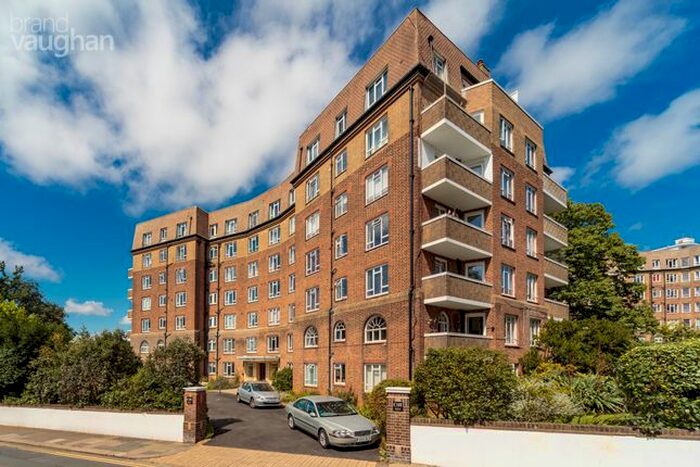 2 Bedroom Flat To Rent In Wick Hall, Furze Hill, Hove, BN3