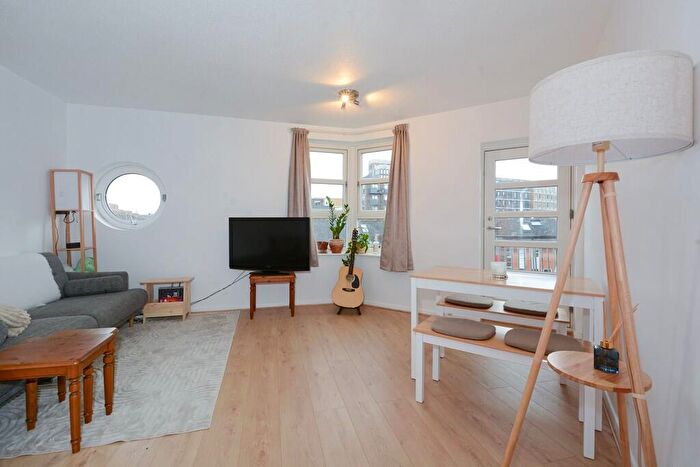 1 Bedroom Apartment To Rent In Wolfe Crescent, Canada Water, SE16