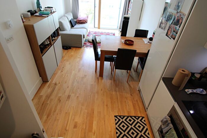 1 Bedroom Flat To Rent In Streatham High Road, Streatham, SW16