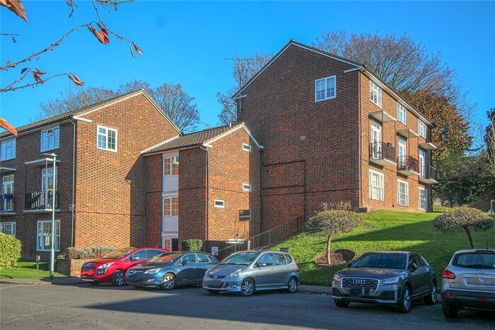 2 Bedroom Flat To Rent In Park Close, Hatfield AL9