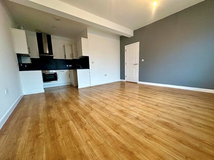 2 Bedroom Flat To Rent In Hellyer Road, Portsmouth, Hampshire, PO4