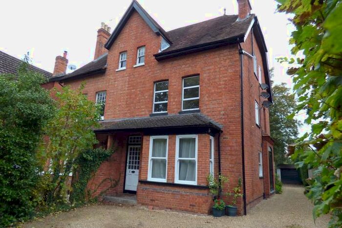 2 Bedroom Maisonette Flat To Rent In Woodcote Road, Caversham, RG4