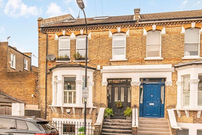 2 Bedroom Flat For Sale In Parkville Road, London, SW6