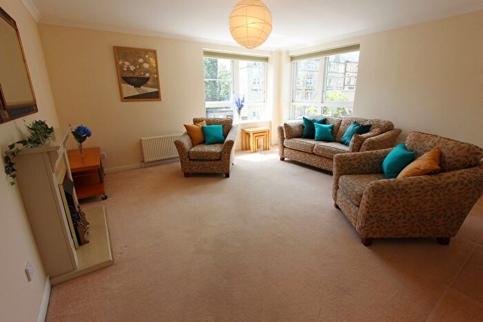2 Bedroom Flat To Rent In Dicksonfield, Edinburgh, EH7