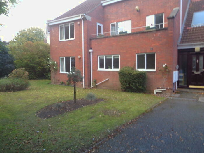 2 Bedroom Ground Flat To Rent In Flat, Newland Park, HU5