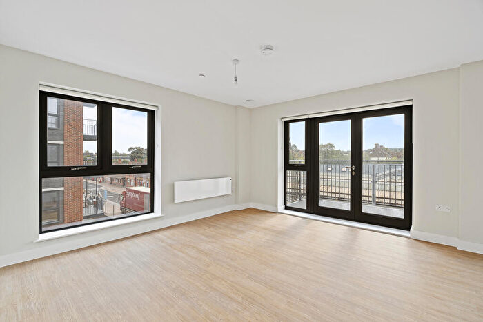 2 Bedroom Apartment To Rent In Weavers Yard, Newbury Newbury, RG14