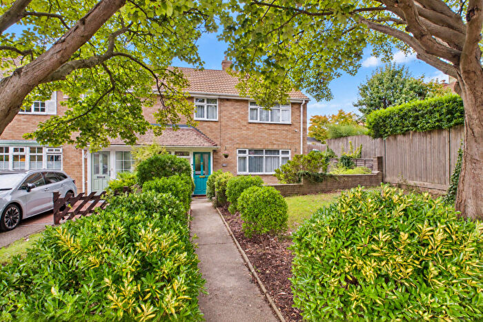 3 Bedroom Semi Detached House For Sale In Risedale Hill, Hemel Hempstead, HP3
