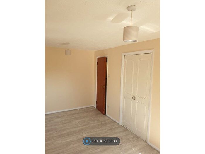 Studio To Rent In Vicars Bridge Close, Wembley, HA0
