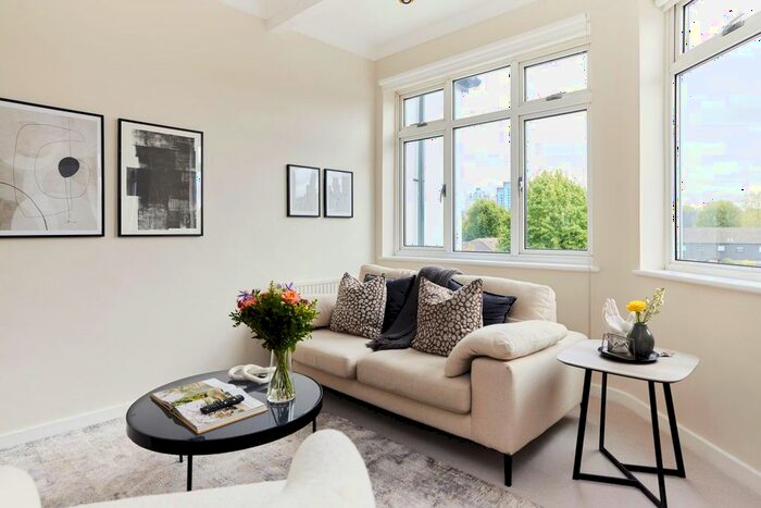 3 Bedroom Flat To Rent In Oakhill Road, London, SW15