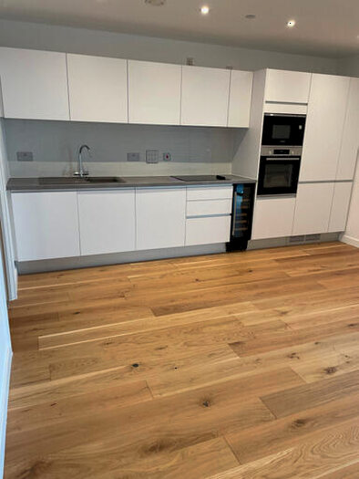 2 Bedroom Apartment To Rent In The Axium, Windmill Street, B1