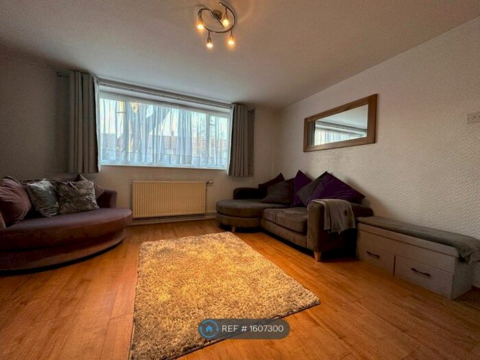 2 Bedroom Flat To Rent In Barra Hall Road, Hayes, UB3