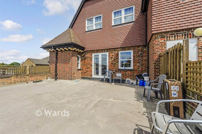 2 Bedroom Flat For Sale In Queens Road, Welling, Kent, DA16