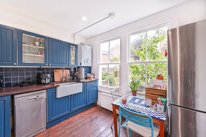 3 Bedroom Flat To Rent In Leander Road, Brixton, London, SW2