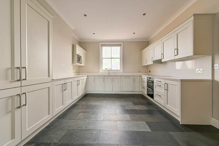 3 Bedroom Flat To Rent In High Street, Wimbledon Village, London, SW19