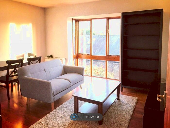 3 Bedroom Flat To Rent In Honey Hill Mews, Cambridge, CB3