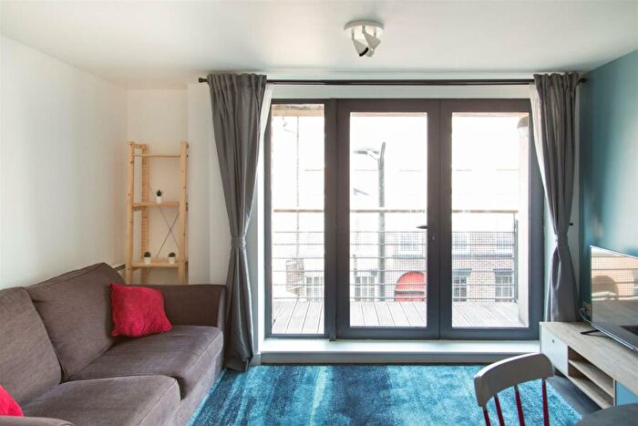 2 Bedroom Apartment To Rent In Madison Square, Liverpool, L1