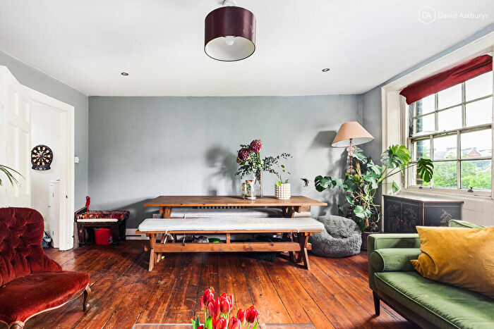 2 Bedroom Apartment To Rent In Liverpool Road, Islington, Barnsbury, London, N1