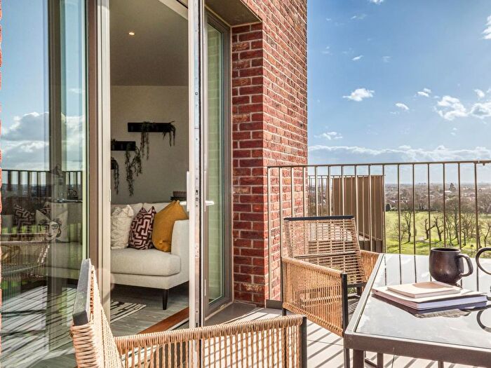 2 Bedroom Flat For Sale In Lampton Road, Hounslow, TW3