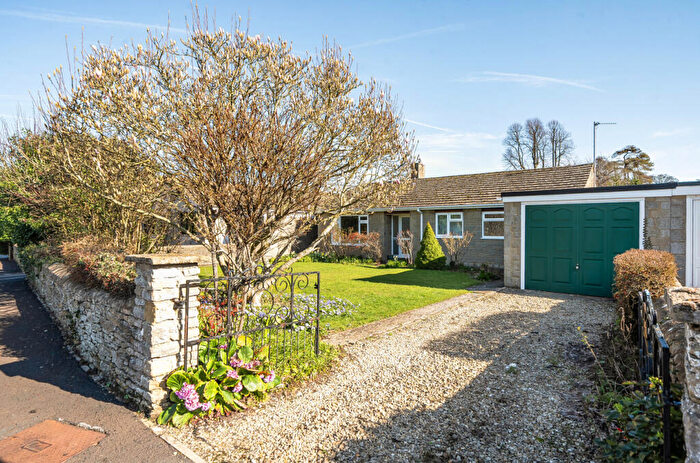 3 Bedroom Bungalow For Sale In Park Close, Middleton Stoney, Bicester, OX25