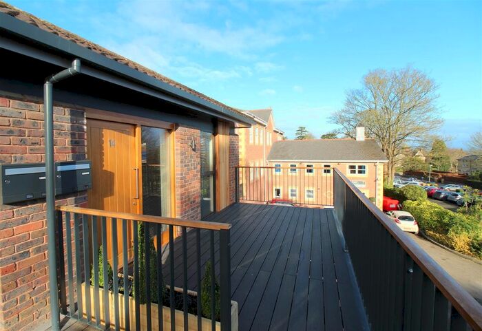 2 Bedroom Flat To Rent In Portland Road, Malvern WR14