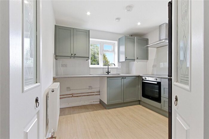 2 Bedroom Flat To Rent In Derwent Crescent, London, N20